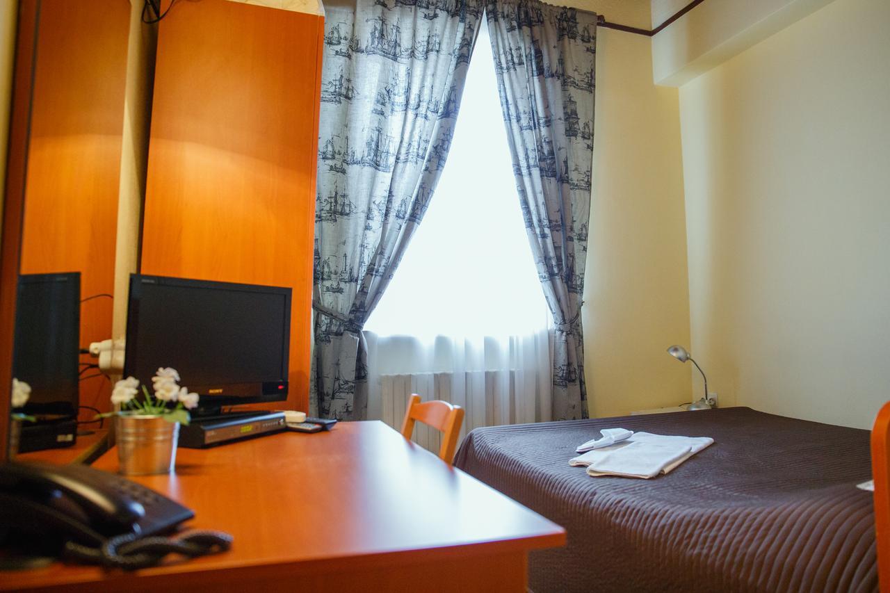 Mini Hotel Venezia Atyraū エクステリア 写真