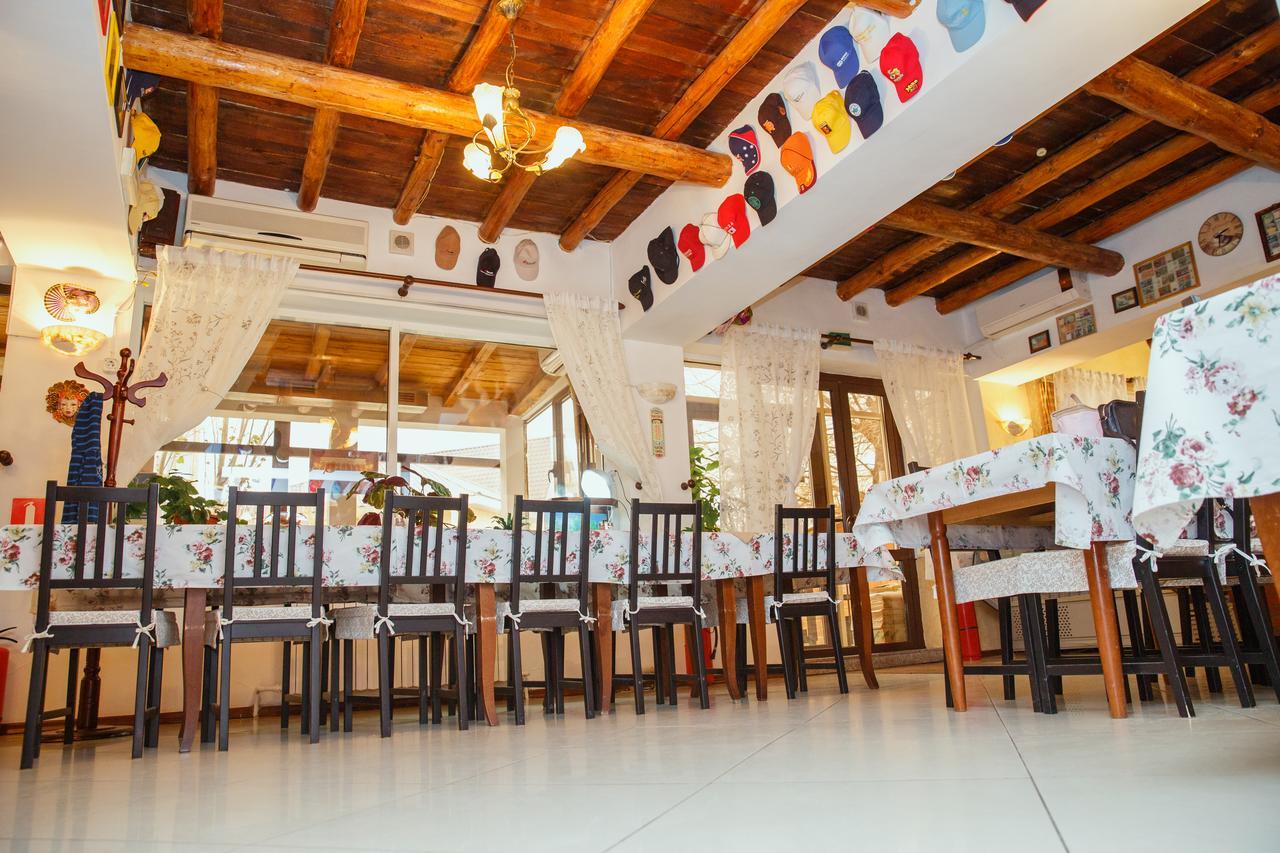 Mini Hotel Venezia Atyraū エクステリア 写真