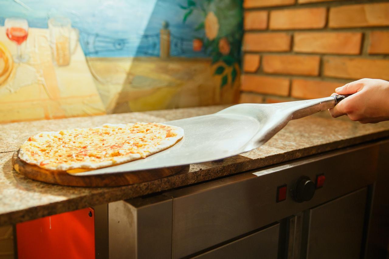 Mini Hotel Venezia Atyraū エクステリア 写真