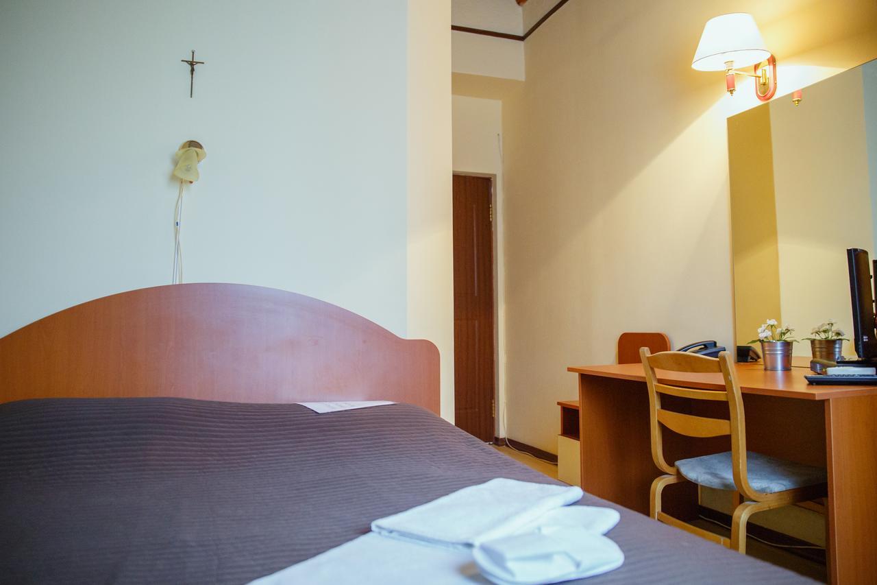 Mini Hotel Venezia Atyraū エクステリア 写真