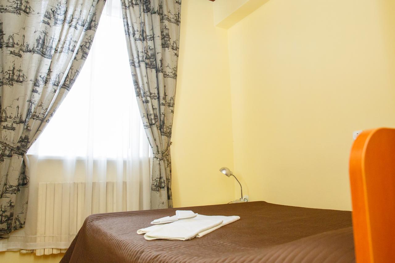 Mini Hotel Venezia Atyraū エクステリア 写真