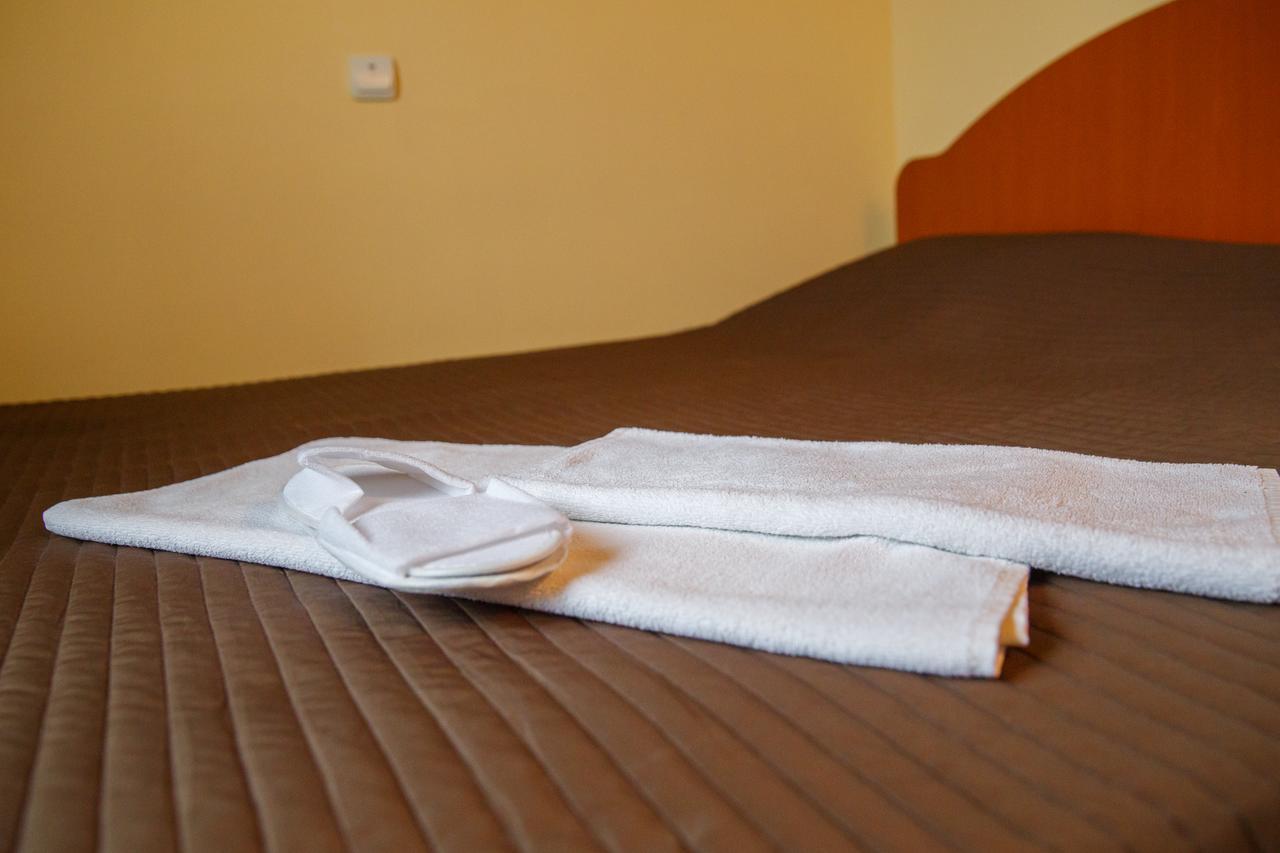 Mini Hotel Venezia Atyraū エクステリア 写真
